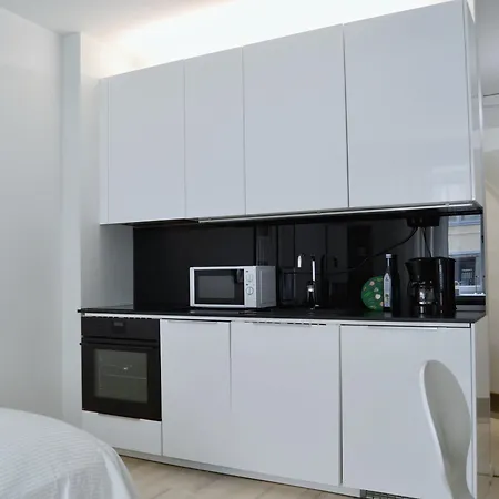 Modern And Bright With Location Appartement