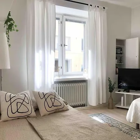 Modern And Bright With Location Appartement